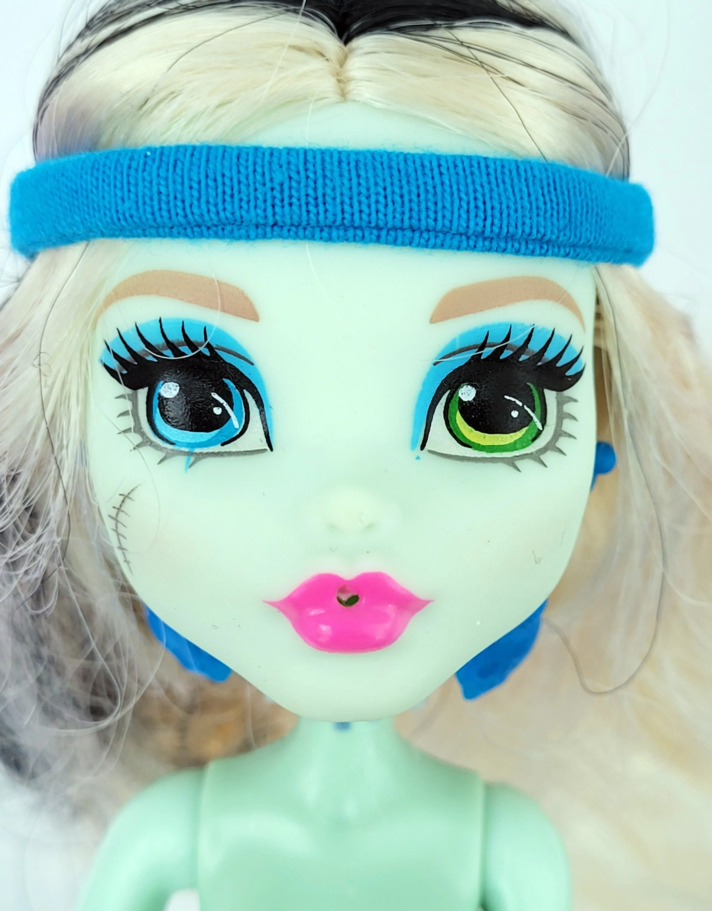 Monster High Doll Skulltimate Locker Room Frankie Stein Exclusive Playset for Collectors, OOAK Repaint, Playing, Original Accessories, Rare